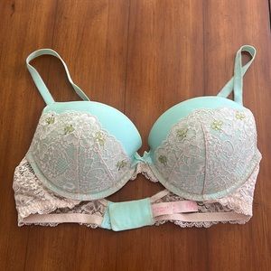 VICTORIA’S SECRET - Dream Angels Push Up Bra. 36C Turquoise & White Lace.